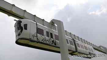 China's First New Energy Skywalk Train Rolls Off Production Line: Video