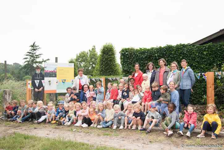 Kleuters fleuren troostplek op