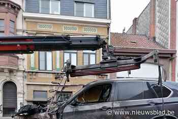 Auto brandt uit in Berkenrodelei (Hoboken) - Het Nieuwsblad