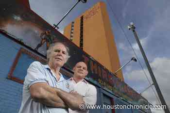 Comic store Third Planet alleges Houston hotel customers throw debris on roof, ruining collections - Houston Chronicle