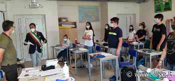 Regalata la Costituzione agli studenti delle scuole secondarie di Bertinoro e Santa Maria Nuova - 4live.it