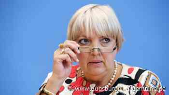 Augsburger Polizist wegen Beleidigung von Claudia Roth verurteilt