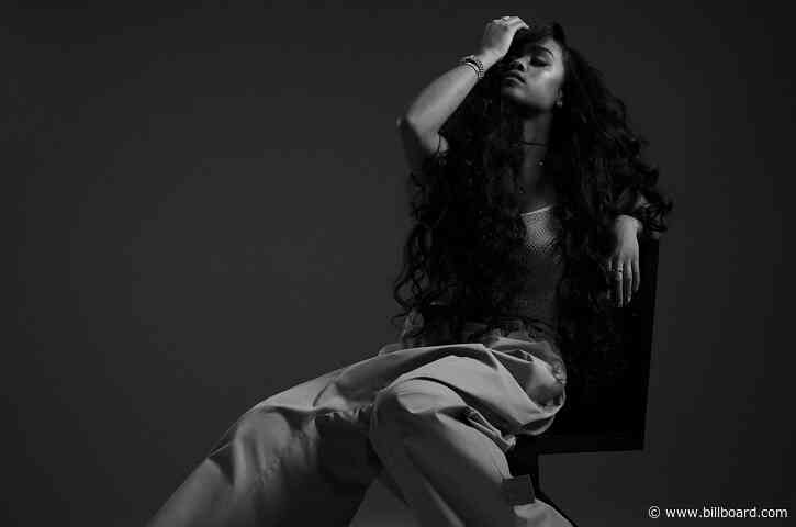 H.E.R.’s ‘Back of My Mind’ Debuts at No. 1 on Top R&B Albums Chart