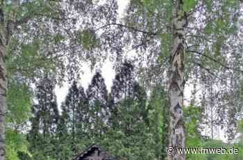 Sitzgelegenheit am Kreuz erneuert - Fränkische Nachrichten