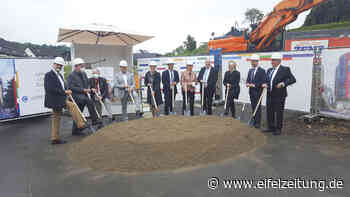 Feierlicher erster Spatenstich Junior Uni Daun vor Baustart! - EMZ Eifel-Mosel-Zeitung - Eifel Zeitung