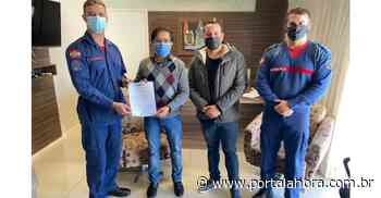 Imbituba: Bombeiro que prendeu bandido procurado após ser vítima do criminoso recebe homenagem do município por ato de bravura - Portal AHora