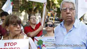 Modena. Unicredit sta col Pride Giovanardi minaccia di spostare i suoi soldi - La Gazzetta di Modena