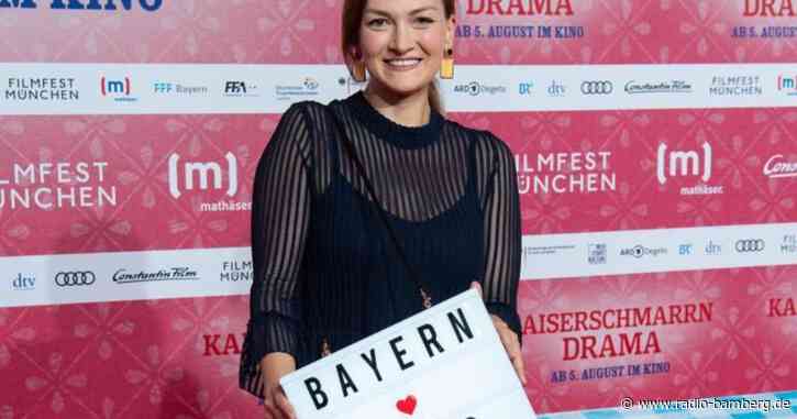 Judith Gerlach und die leuchtende Kino-Handtasche