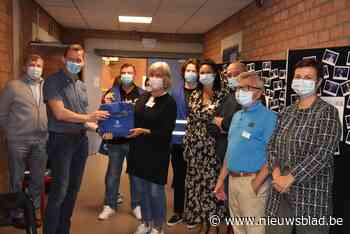 Gemeentebestuur zet vrijwilligers vaccinatiecentrum in de bloemetjes