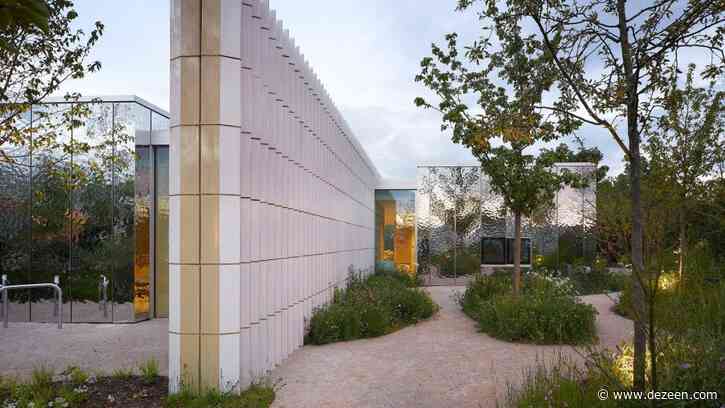 Mirrored cladding reflects gardens surrounding Maggie's Southampton by Amanda Levete