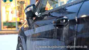 Unbekannter demoliert Auto in Augsburg und flüchtet