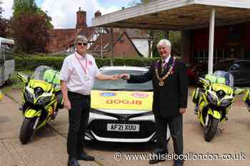 Hertfordshire Mark Masons donate car to blood bike service