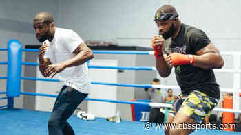 LOOK: Floyd Mayweather helps train Tyron Woodley ahead of Jake Paul fight