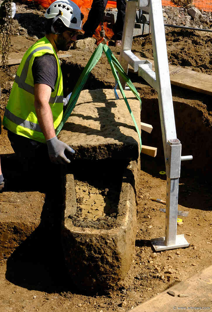Ancient Roman Sarcophagus Containing Two Skeletons Unearthed in Bath, England