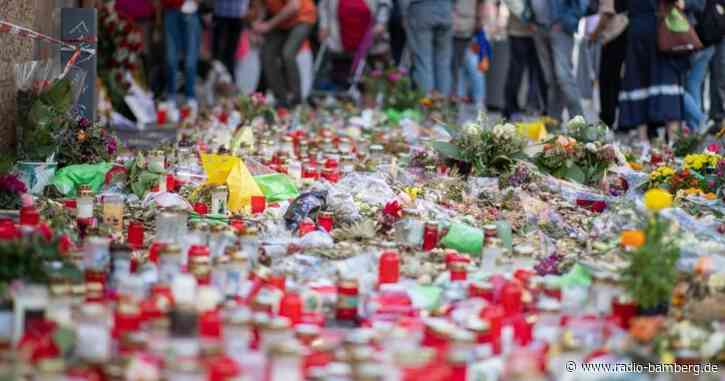 Nach der Messerattacke: Menschenkette zum Gedenken an Opfer