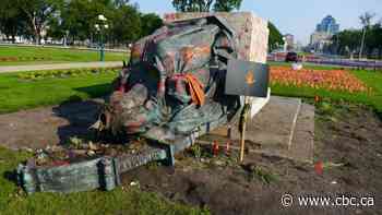 Winnipeg police to speak about queen statues being pulled down at Manitoba legislature