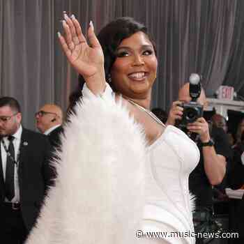 Demi Lovato praises Lizzo for correcting paparazzo over pronoun use