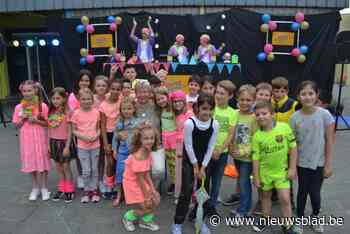 Sint-Franciscus wuift juf Karin uit met foute party - Het Nieuwsblad