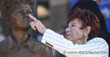 'Happy Days' star Marion Ross returns to Albert Lea for unveiling of her statue
