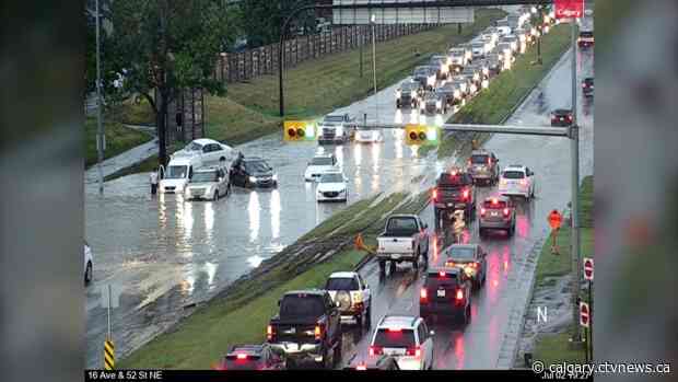 Flash floods play havoc with Calgary traffic in Friday thunderstorms