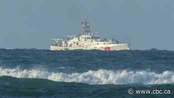 2 pilots clinging to packages, Boeing 737 parts rescued from waters off Hawaii