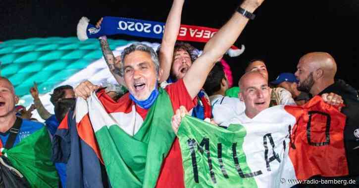 Italienische Fußball-Fans feiern in München Halbfinal-Einzug