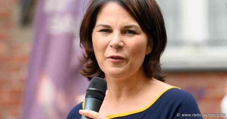 Baerbock verteidigt Buch und greift Union an