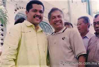 Alberto de los Santos Díaz alcalde de Coyuca de Benítez felicita a su padre - Notimundo