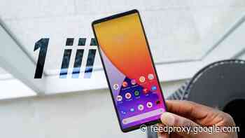 Sony Xperia 1 III smartphone gets reviewed (Video)