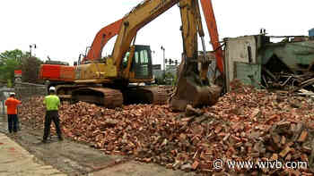 Demolition crews finish demolishing collapsed Oak Street building