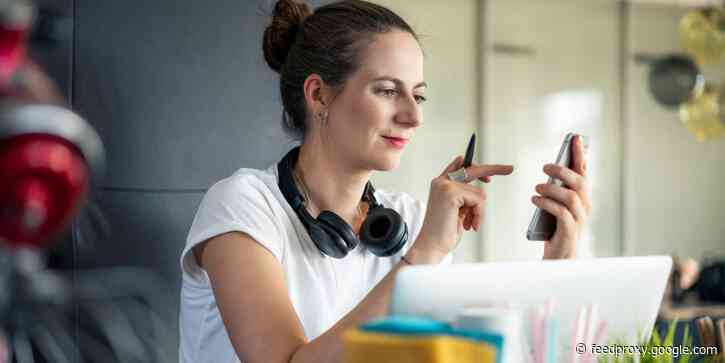 People with a 'growth mindset' are better problem-solving - here are 4 ways to develop one, according to experts