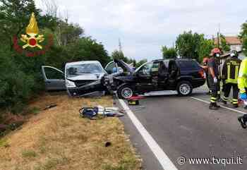 SCONTRO TRA TRE AUTO A FOSSOLI: CINQUE FERITI - Tv Qui Modena - Tvqui