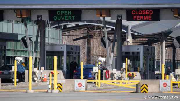 Border restrictions to begin easing, slowly, for fully vaccinated Canadian travellers