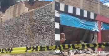 Autolavado destruido tras caerle bloque de tierra, en Cuernavaca - Diario de Morelos