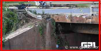 Caminhão cai de ponte em Timon e deixa dois feridos; veja vídeo - GP1