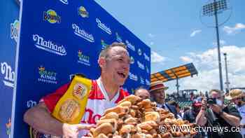 Joey Chestnut sets new record at post-pandemic hot dog race