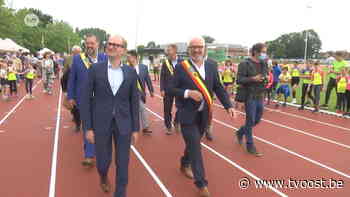 Ben Weyts opent atletiekpiste in Stekene - TVOOST - TV Oost