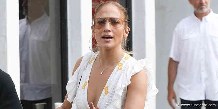 Jennifer Lopez Shops Around The Hamptons With Friends After The 4th of July