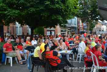 Nog meer voetbalfans supporteren aan café Plaza - Het Nieuwsblad