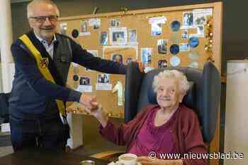 Eugenie blaast 100 kaarsjes uit in Ten Oudenvooorde - Het Nieuwsblad