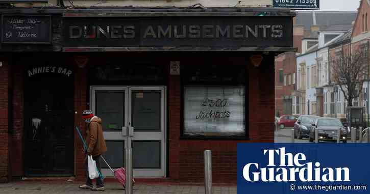 Covid death risk ‘almost four times higher’ for poorest in England