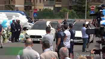 Strage Ardea: fumogeni, palloncini e colombe ai funerali di Daniel e David - Italia - Agenzia ANSA