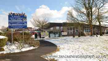 School boss urges jabs as Covid bubbles end