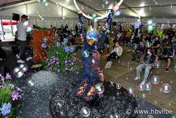 Tomorrowland-dj's en een prik van Marc Van Ranst: vaccinatiecentrum verrast jongeren met festivalsfeer - Het Belang van Limburg