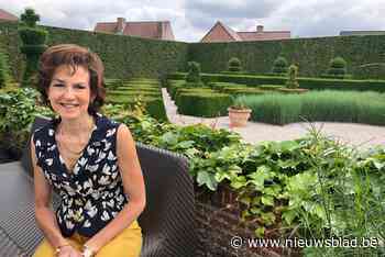 Bernadette (58) elke namiddag te vinden in haar Engelse tuin: “Wij gaan nooit op reis in de zomer want dan heeft de tuin te veel verzorging nodig” - Het Nieuwsblad