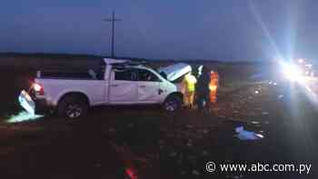Un muerto y un herido durante vuelco de vehículo en Coronel Oviedo - Nacionales - ABC Color