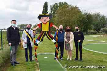 Stany Wafels opent minigolf in Peizegem - Het Nieuwsblad