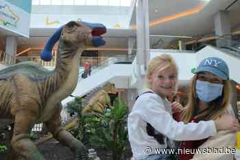 Twaalf dinosaurussen palmen hele zomer Wijnegem Shopping Center in
