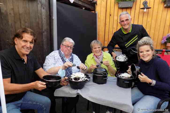 Vlaamse artiesten proeven eerste mosselen in De Kroon