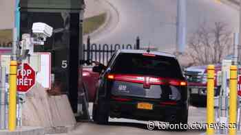 Niagara top doctor says reopening border with U.S. this summer is too risky